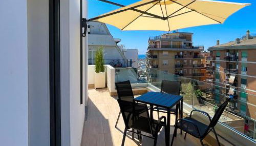 GEA SEAVIEW APARTMENT - Bright Top-Floor Gem in central Nettuno, Steps from the Station - Foto 2