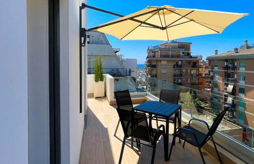 GEA SEAVIEW APARTMENT - Bright Top-Floor Gem in central Nettuno, Steps from the Station - Foto 2