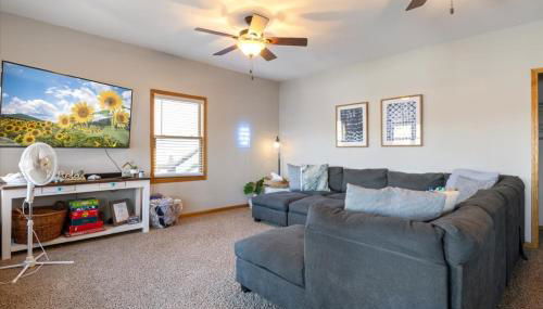 Lakefront Family Retreat w/ Views, Boat Slip - Foto 5