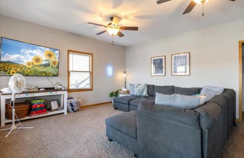 Lakefront Family Retreat w/ Views, Boat Slip - Foto 5