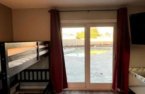 Lux Private Home - Pool, Billiards, 8 Smart TVs, Board Games, Cotton Bedding - The Stone Sanctuary at McCullough Hills Trailhead - Foto 56