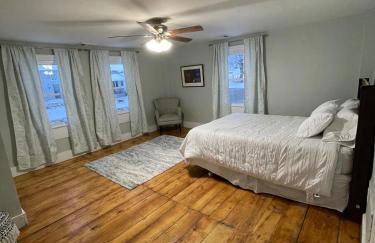 3,000 Sq Ft Historic Colonial Minutes from Okemo with Direct VAST Trail Access - Foto 6