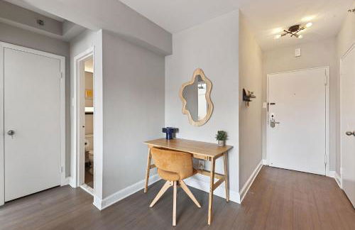 CASA Arlington Suite with Top-Tier Amenities & Parking - Foto 38