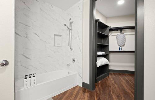 Modern Austin 1BR w Pool & Gym • Pet Friendly - Foto 27