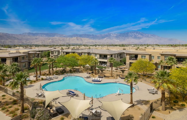 A Luxurious Oasis Experience in Desert Palm - Foto 1