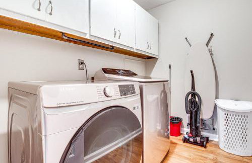 Pool and Gameroom Family Fun Retreat in Hinesville! - Foto 13