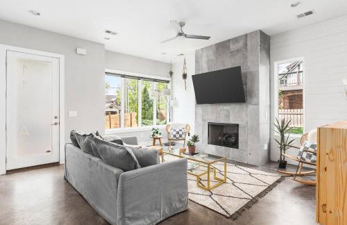 Modern Luxury with Rooftop Deck, 3 mi to Downtown - Foto 36