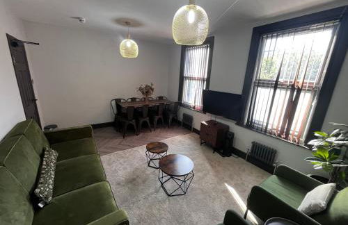 Fabulous 3 Bed Apartment - Near Excel - Sleeps 6 - 8 - Photo 14