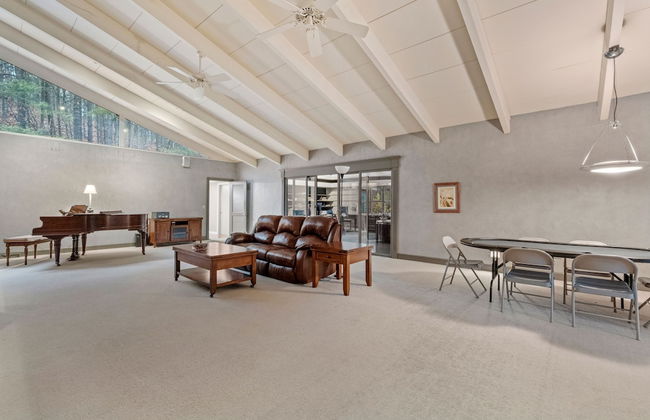 Massive Home w Sauna Pools Hot Tub Fireplaces - Photo 11