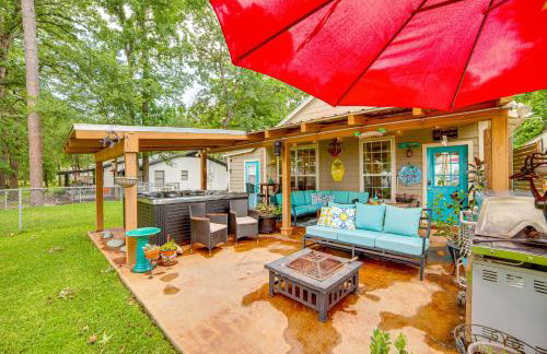 Pet-Friendly Lakefront Getaway with Hot Tub! - Foto 17