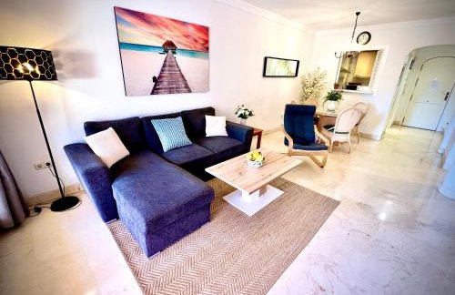 2 bed Elviria - 65sqm Terrace - Pools - Walk to Beach - Foto 5