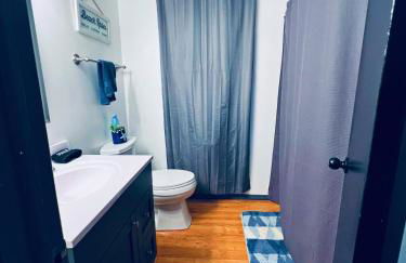 5 Bedroom Lakeside Home Sleeps 12 - Shared Lake Access, Large Yard, Central Air, Fire Pit, Horseshoes & More! - Foto 17