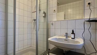 Gemütliche 2-Zimmer-Wohnung by Rabe - Innenhof, Smart-TV, Netflix - Foto 5, towels, Shower