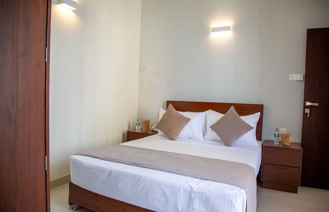 Marine Suites - Photo 33