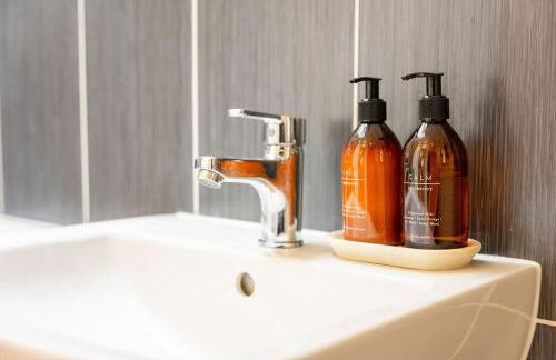 Stylish 3 Bed, 3 Bath, Garden & Drive for 2 cars - Foto 4