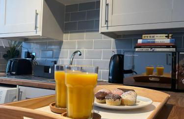 Judah Suites - Stylish 1BR Apartments with Parking & WIFI - Foto 3