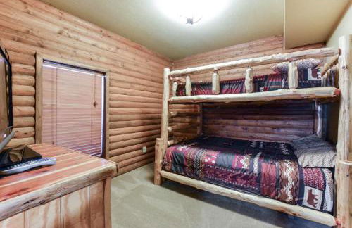 Luxury Lakefront Chalet Resort 2 Pools FREE Amenities Dock MiniGolf Waterslide - Foto 35