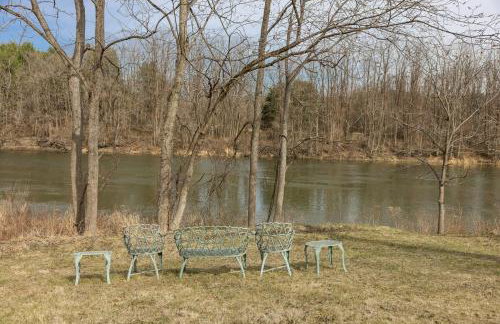 Rustic Luxe Creekside Retreat with Hot Tub and Fire Pit, Minutes From Hudson - Foto 22