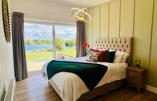 Phoenix Lodge - Luxury 2 ensuite bedrooms, lakeside views - Foto 4