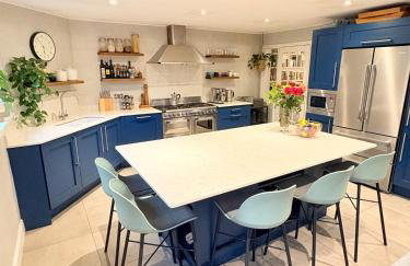 Marlow Family Retreat, Short Stroll into Town - Photo 2