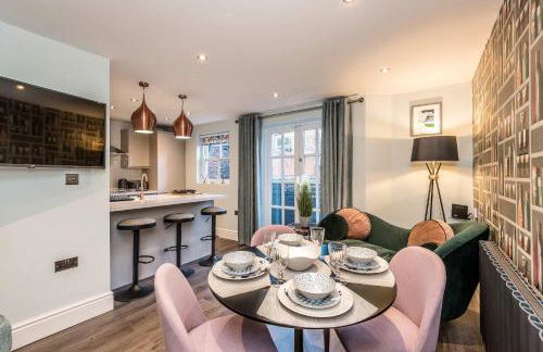 3BR Georgian Quarter Coach Houses - Private Parking - Foto 9