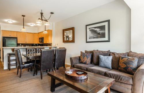 Mammoth Green #210 - Nearly Ski-in Ski-Out 2 Bedroom 2 Bath, Sleeps 6 on Golf Course - Photo 6