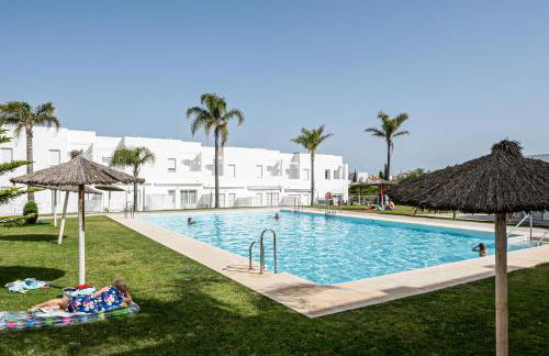 CASA LA PLAYA-CONIL Vacaciones de Lujo en Conil con Todas las Comodidades NETFLIX-HBO-DISNEY-CANALES DE FUTBOL-WIFI ALTA VELOCIDAD-SMART TV 65"-ALEXA - Foto 47