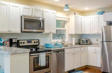 Tranquil Lakefront Cottage with Private Dock in Ticonderoga, New York - Foto 13