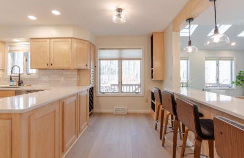 Large Luxury Home with Media Room and Game Room - 10 mins to Campus & Stadium - Foto 18