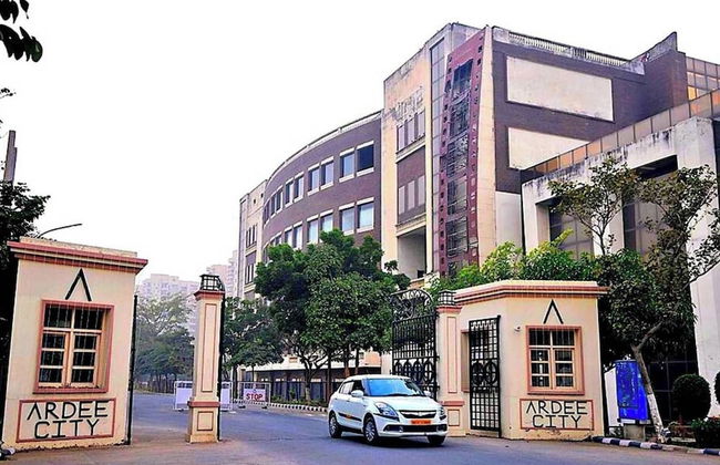 Security & Comfort 2 Bedroom Apartment in Gurugram - Foto 36