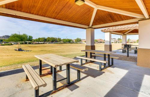 Outdoor Oasis and Community Perks Goodyear Gem - Foto 32