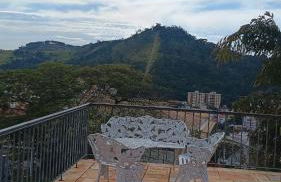 Casa com piscina para até 6 pessoas com duas camas de casal e sofá-cama casal - Foto 8