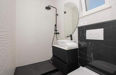 Cozy Home In Veliki Brocanac - Foto 44