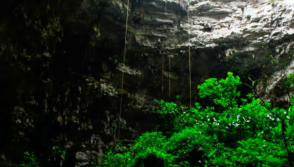 Descente en rappel dans la Sima del Cielo