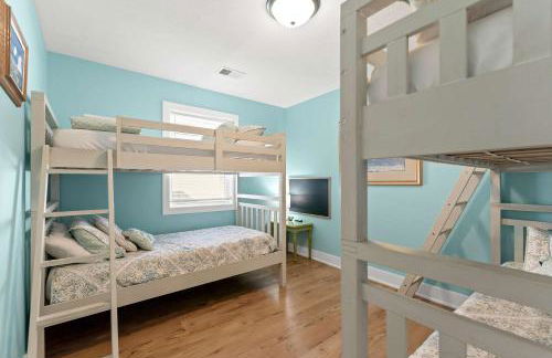 Expansive Lakefront Home with Private Dock - Foto 25