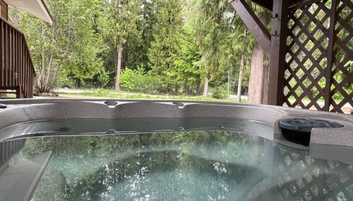 Vibrant Forest Retreat - Game Room, Spa, Fire Pit - Sleeps10 - Foto 5