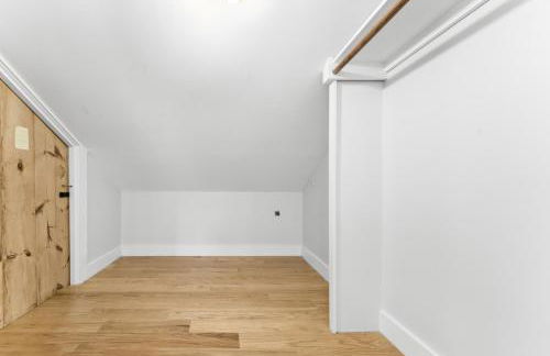 Family Getaway Walkable to Town - Foto 31