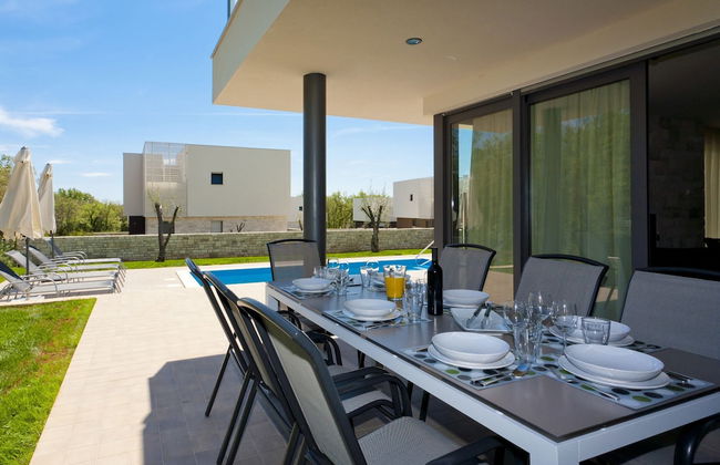 Villa in Novigrad With Pool & Rooftop Terrace - Foto 26