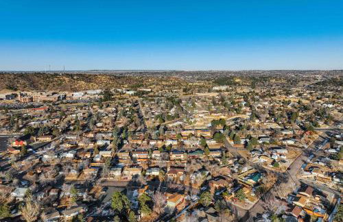 Cresthaven Hall 2 Mins to UCCS Family Fun & BBQ - Foto 58