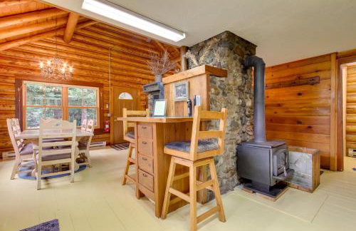 Creekside Silver Gate Getaway with Fireplace! - Foto 6