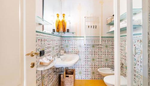 Bilocale affrescato con box privato & spiaggia a 150m - Foto 5, towels, Shower