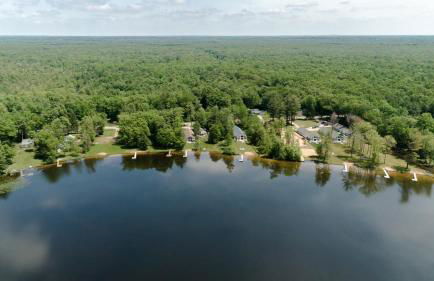 Expansive Lakefront Home with Private Dock - Foto 5