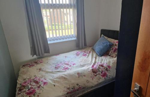 Family-Friendly Detached House Near Leeds and Bradford with Garden - Foto 25