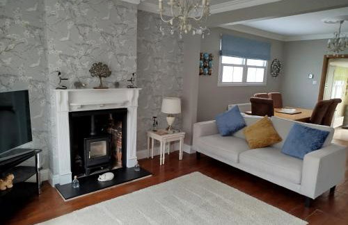 3 Bed 2 Bath Cottage with private parking and garage - Foto 4