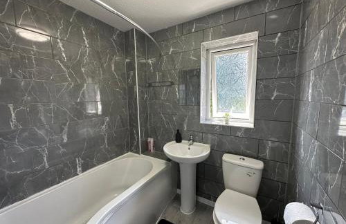 Affluent Living Property perfect for contractors & individuals Free Parking - Foto 16