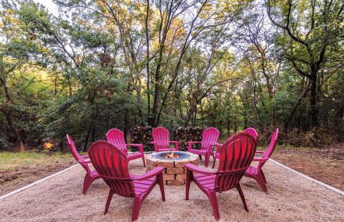 Retro Retreat - Fire Pit, Billiards, Media Room, Games - Photo 35