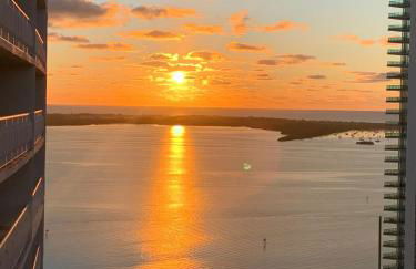 Best views, 2 balconies, 2 bedrooms, pool, gym, parking - Foto 25