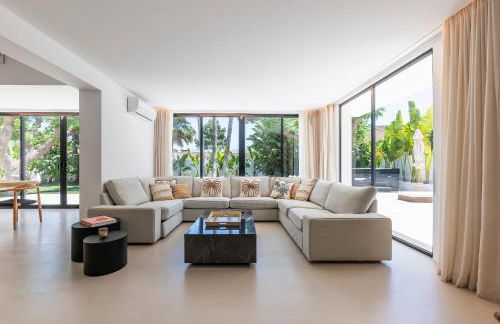 Villa Peman Luxurious Beachside Villa - Foto 32