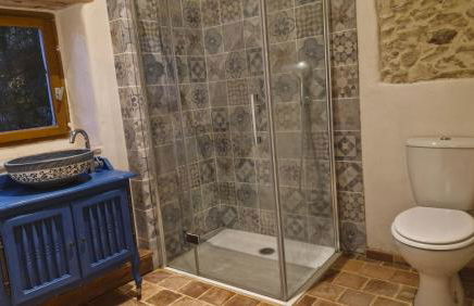 Beautiful Farmhouse with large swimming pool within walking distance of a charming, lively village - Foto 21