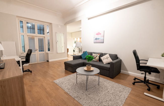 2ndhomes Center Home w Sauna & Balcony - Foto 15